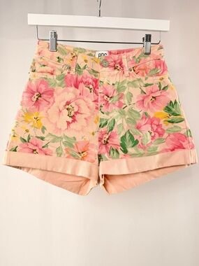 BDG Mom High Waist Floral Denim Shorts in‎ Pink Size 26